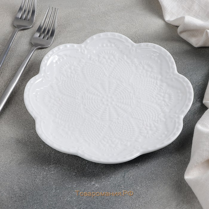 Тарелка фарфоровая обеденная «Сьюзен», d=20,5 см, цвет белый